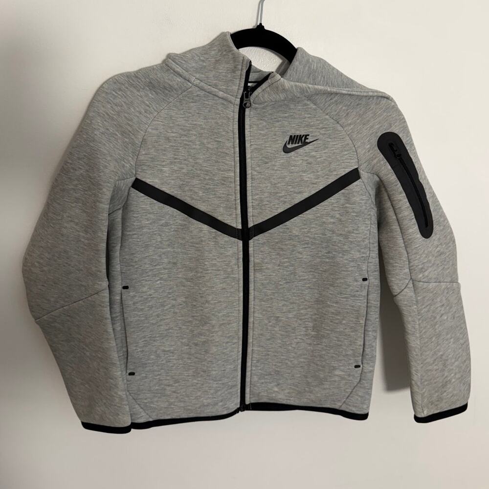 Nike Tech Youth Grey Jacket size medium read description